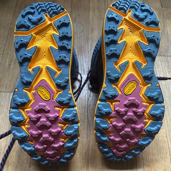 Hoka Speedgoat Mid 2 GTX Trail Boot Women's size 9 - Picture 4 of 4